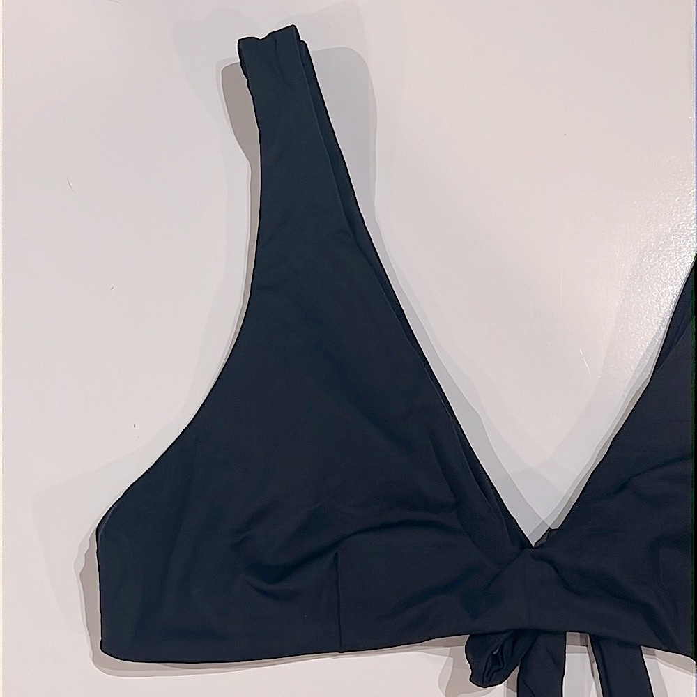 Volcom Simply Seamless Halter - Picture 5 of 11